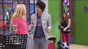 Violetta - S2EP53: The guitar