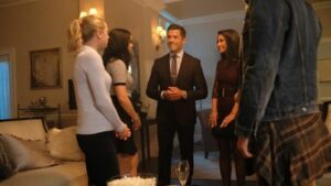 Riverdale - S2EP3: Chapter Sixteen: The Watcher in the Woods
