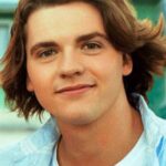Joel Courtney - Lee Flynn
