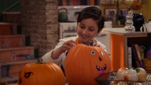 Wizards Beyond Waverly Place - S2EP5: Spells Like Halloween Spirit